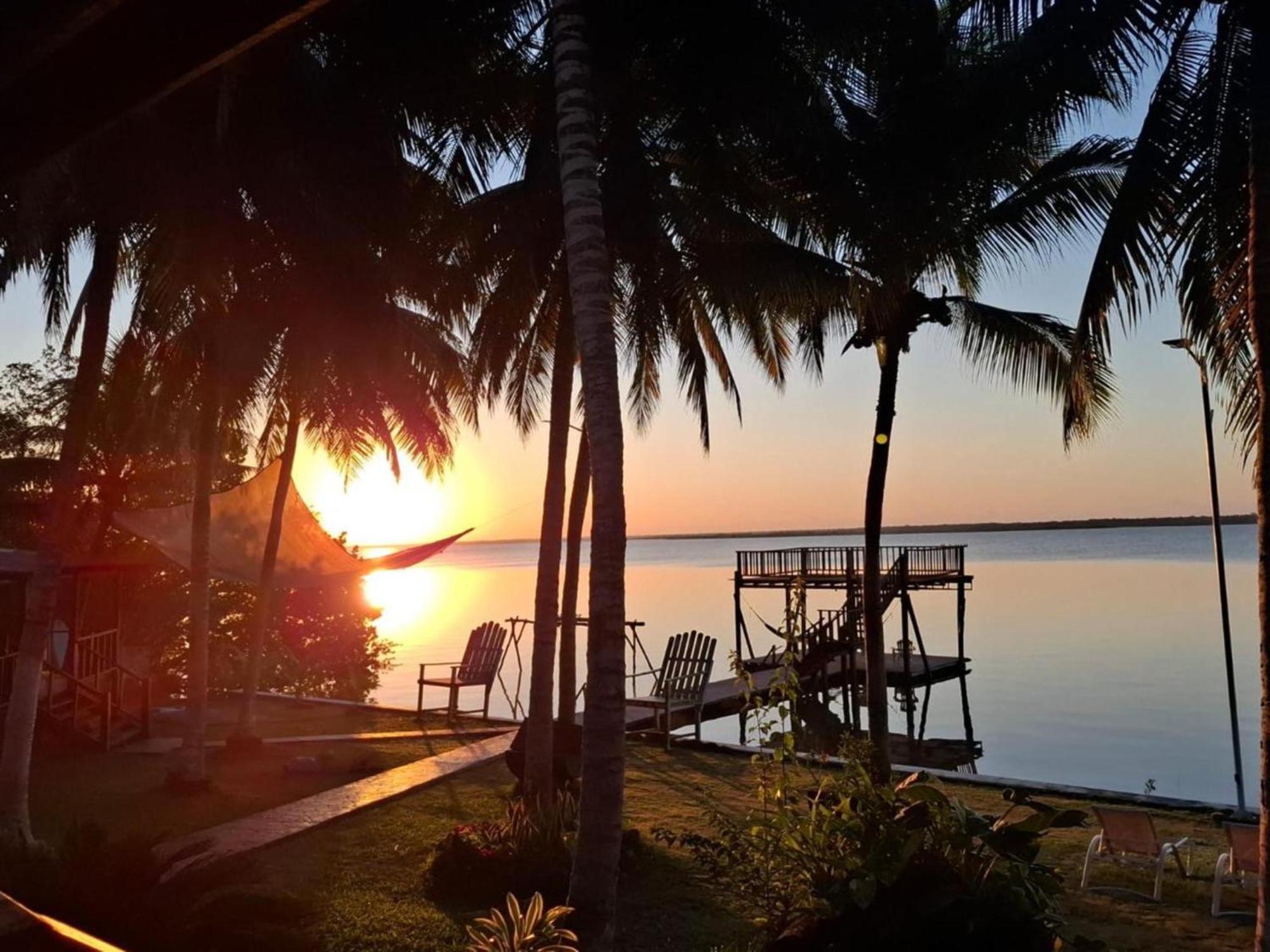 Coras Place Bacalar Lagoon Front Exteriör bild