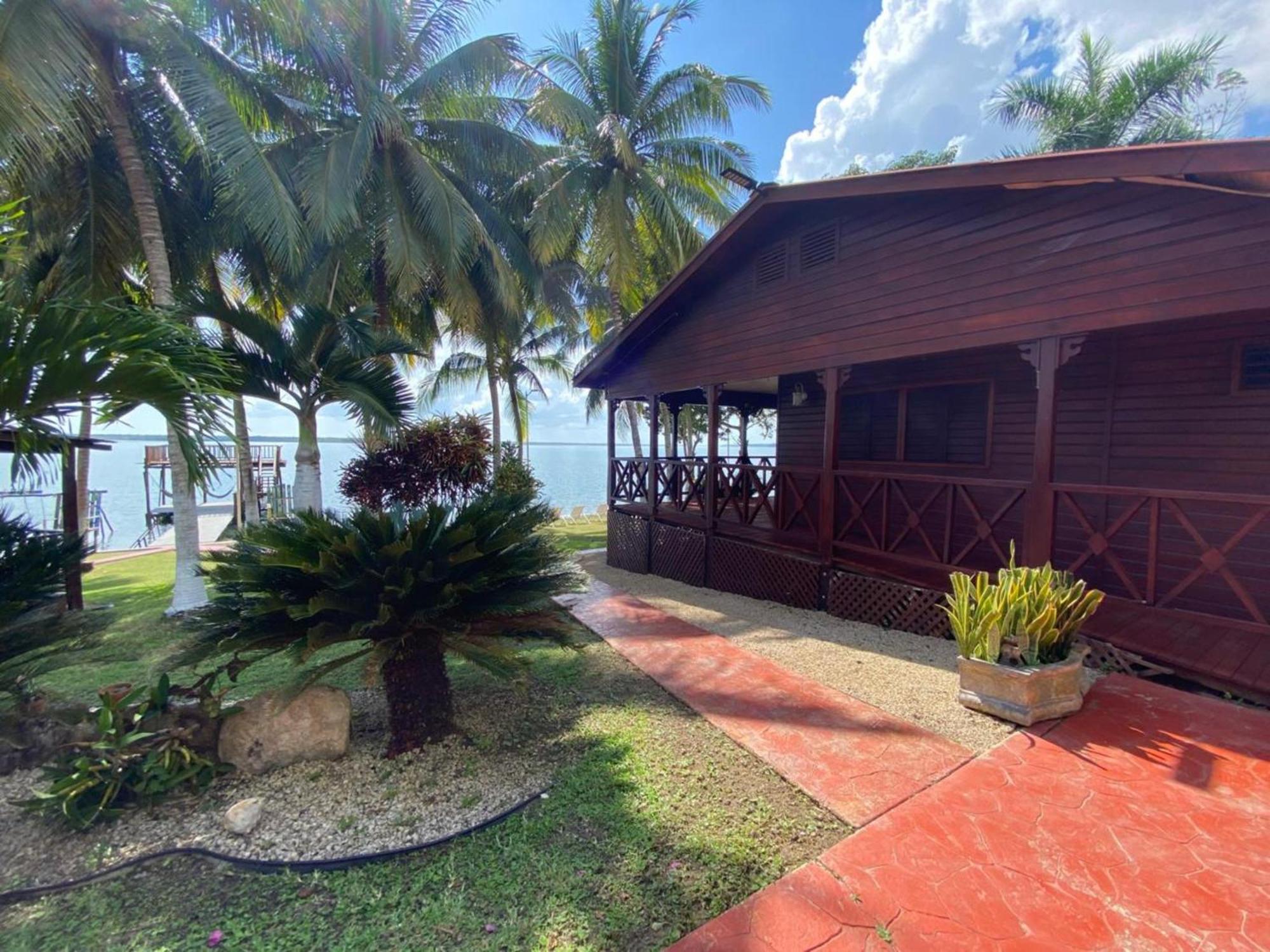 Coras Place Bacalar Lagoon Front Exteriör bild