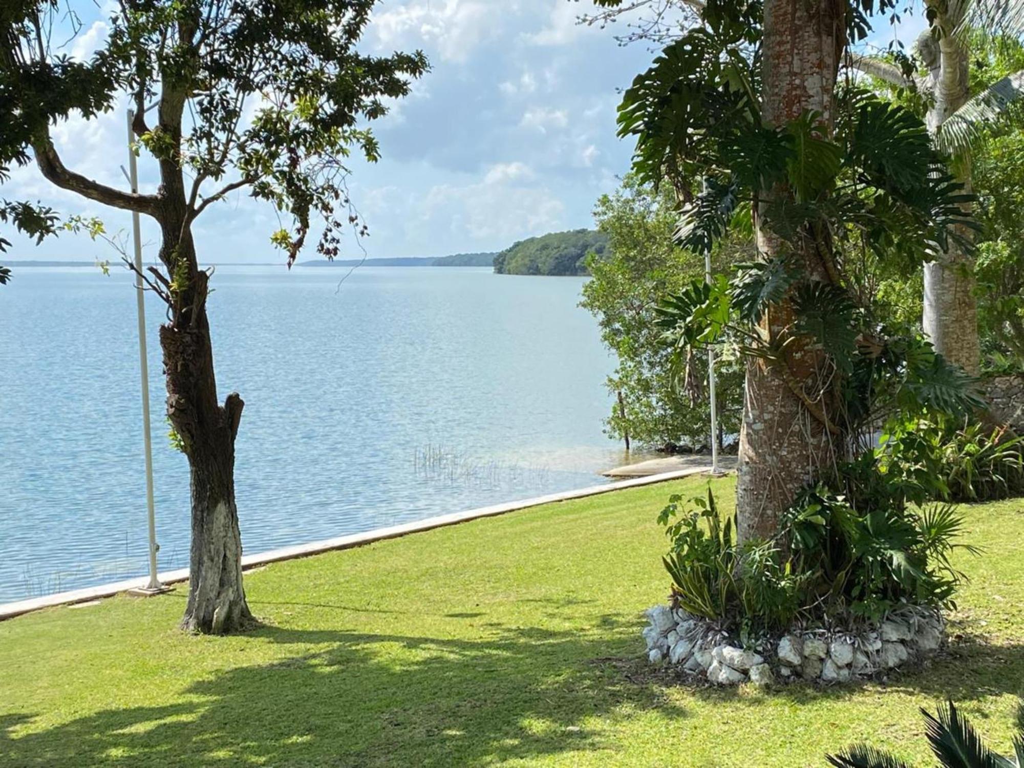 Coras Place Bacalar Lagoon Front Exteriör bild