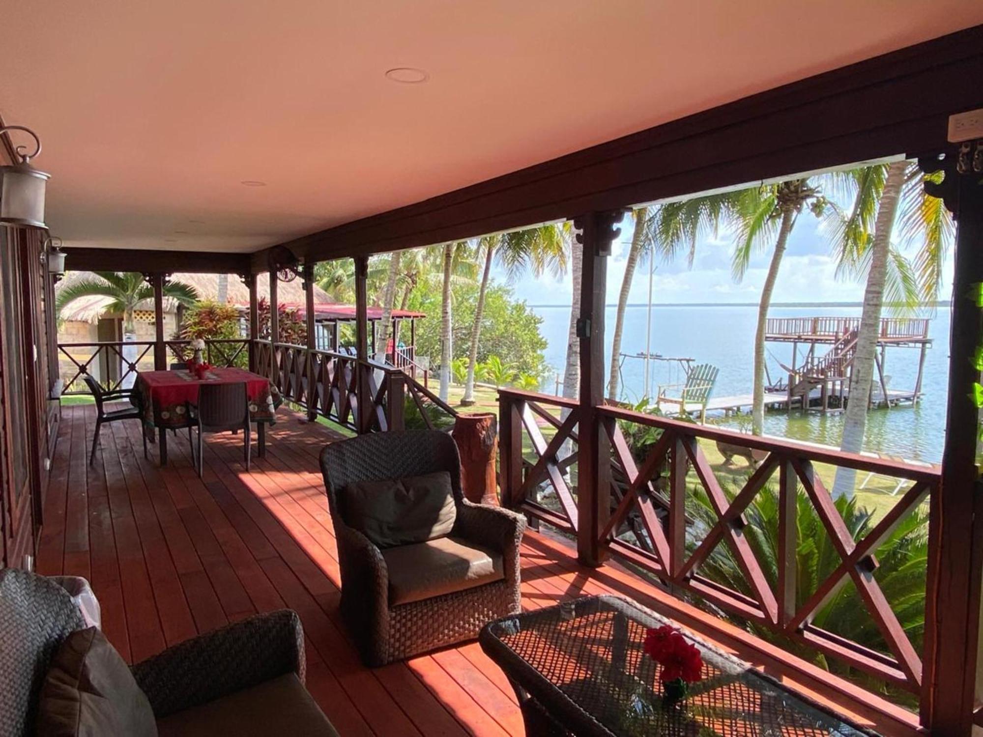 Coras Place Bacalar Lagoon Front Rum bild