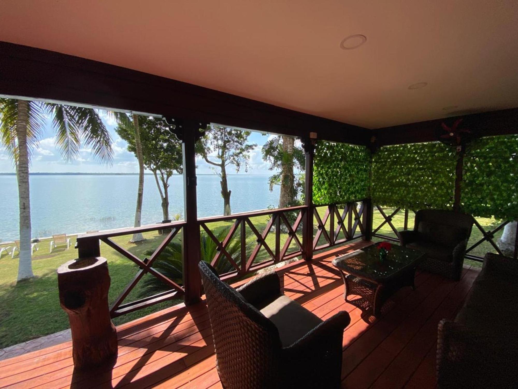 Coras Place Bacalar Lagoon Front Rum bild